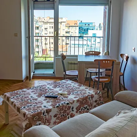 Prime Location With Free Parking Апартаменты *