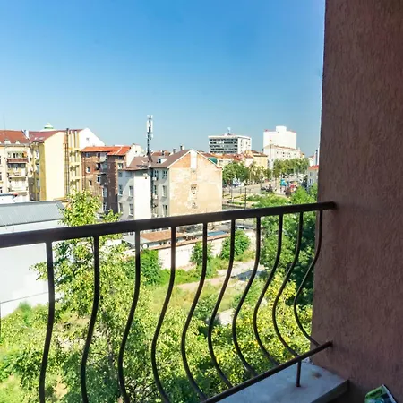 Апартаменты Prime Location With Free Parking