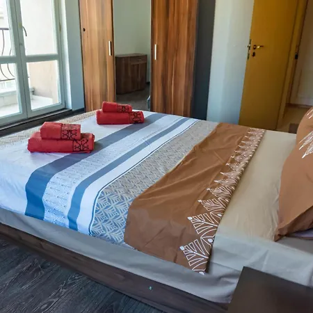 Apartment Prime Location With Free Parking