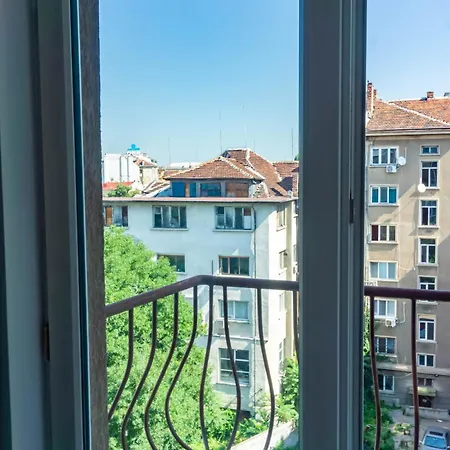 Апартаменты Prime Location With Free Parking